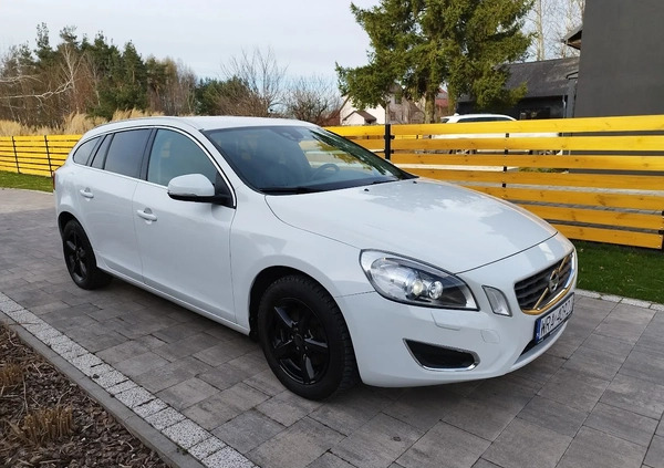 Volvo V60 cena 39800 przebieg: 240000, rok produkcji 2013 z Pionki małe 232